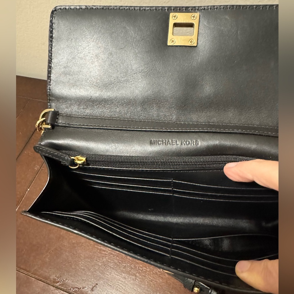Michael Kors Leopard Print/Black Leather Crossbody Wallet/Purse - Picture 3 of 4